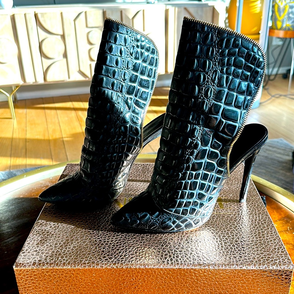 Jennifer Le Caiman Heels